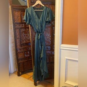 Tahari ASL  beautiful deep emerald green silky dress